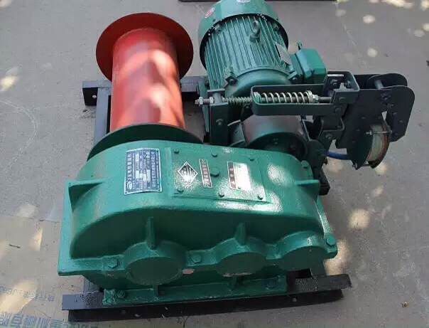 工業(yè)卷揚(yáng)機(jī).jpg 工業(yè)卷揚(yáng)機(jī).jpg